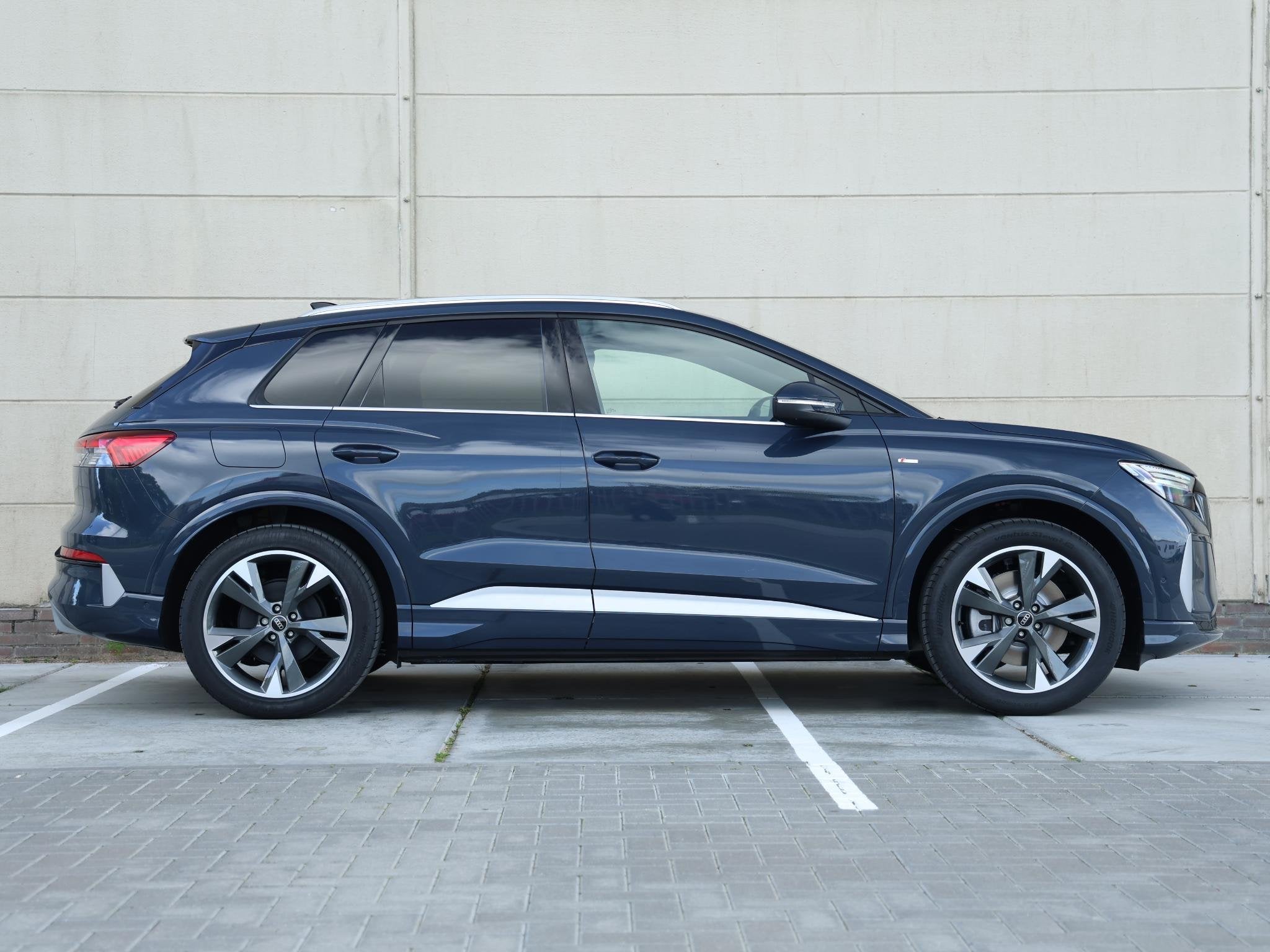 Audi Q4 e-tron S edition 82 kWh 286 PK SUV | Tech plus pakke, Auto's, Automaat, Achterwielaandrijving, 510 min, Zwart