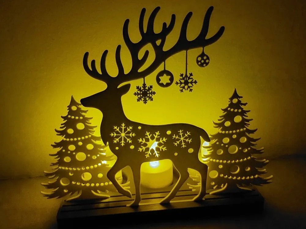 Kerstkandelaar met een rendier en een kerstboom., Ophalen of Verzenden, Nieuw