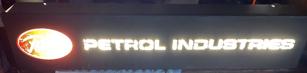 Leuke Lichtbak Petrol Industries - vintage reclame design, Ophalen of Verzenden, Gebruikt, Lichtbak of (neon) lamp