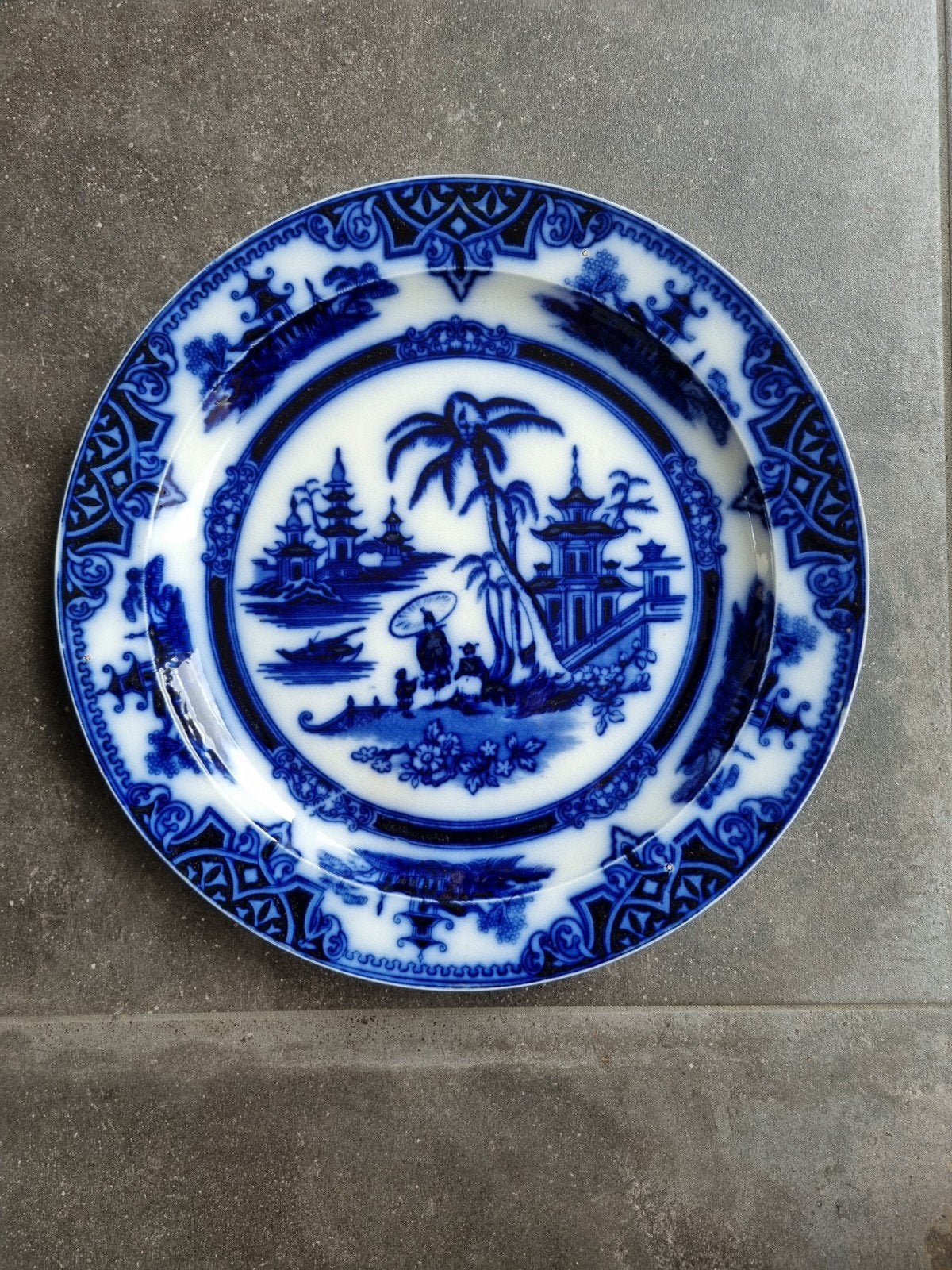 P. Regout Maastricht bord, blauw-wit decor, 34cm, Antiek en Kunst, Antiek | Servies los, Ophalen of Verzenden