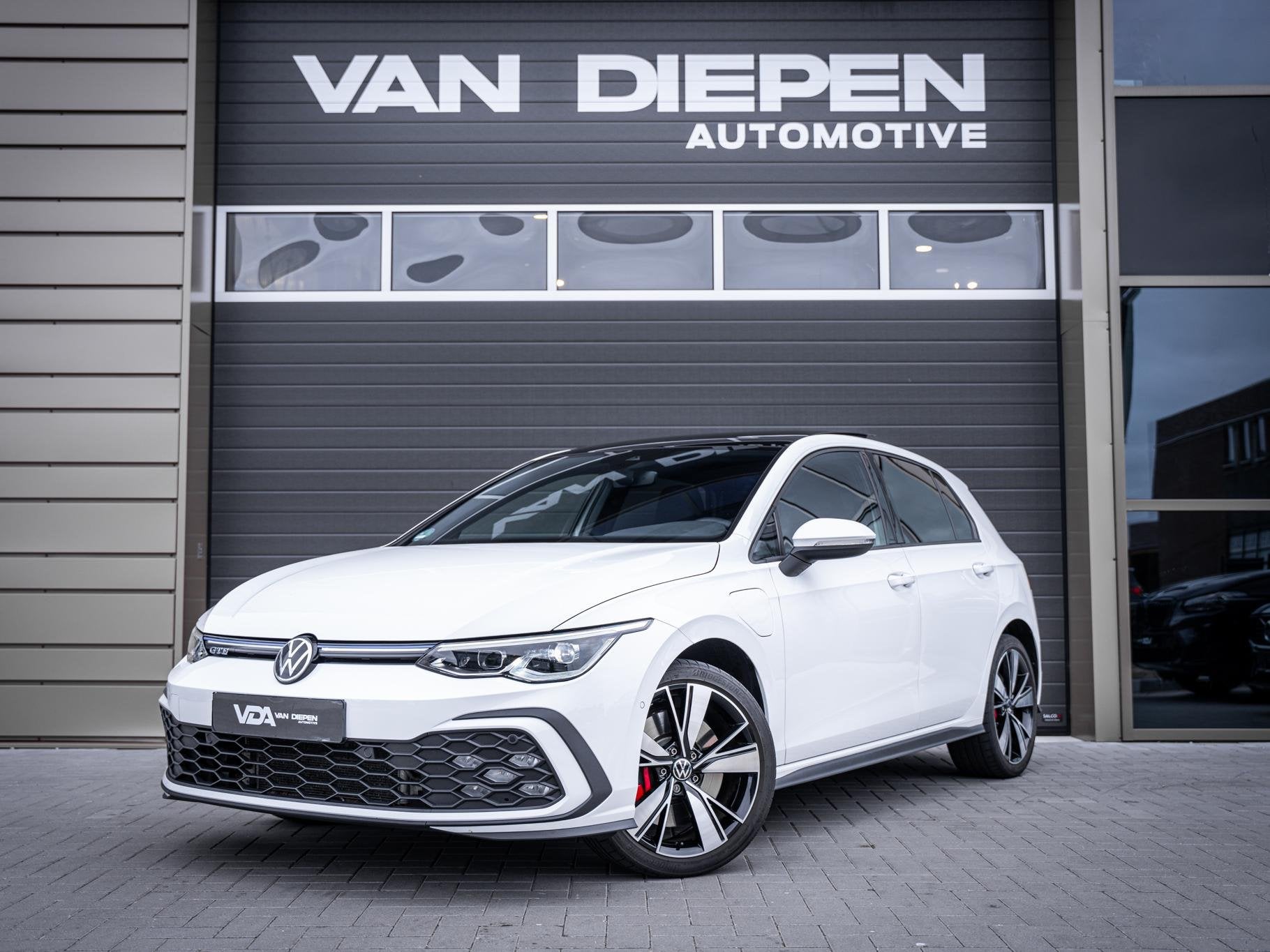 Volkswagen Golf 8 1.4 eHybrid GTE - Pano l Camera l Carplay, Auto's, Gebruikt, Euro 6, 4 cilinders, Automatische klimaatregeling