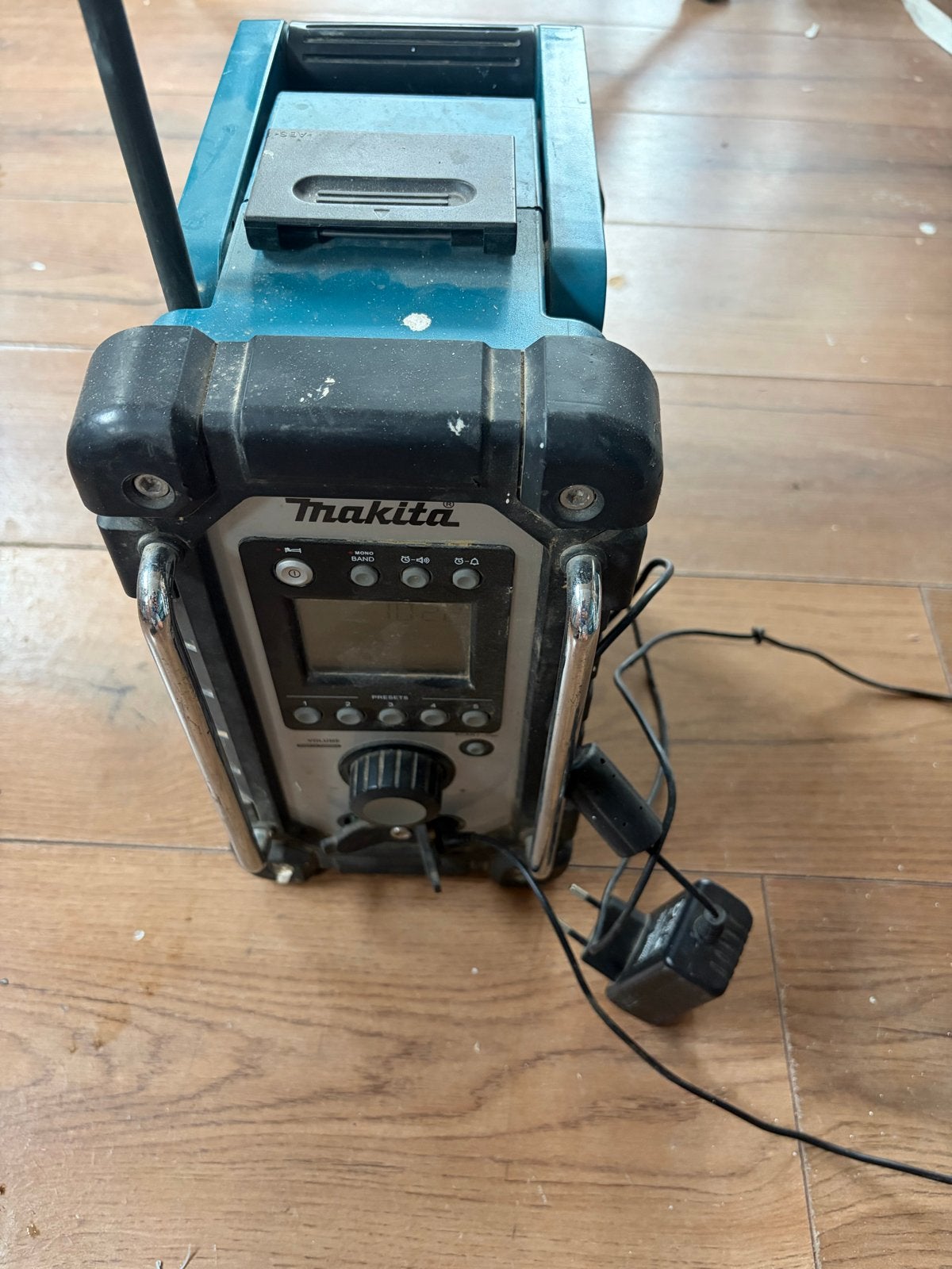 Makita DMR102 Bouwradio - Robuust en Betrouwbaar, Audio, Tv en Foto, Radio's, Ophalen, Gebruikt, Bouwradio