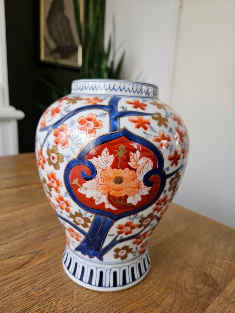 Antieke Japanse Imari vaas met bloemmotief, Antiek en Kunst, Antiek | Vazen, Ophalen of Verzenden