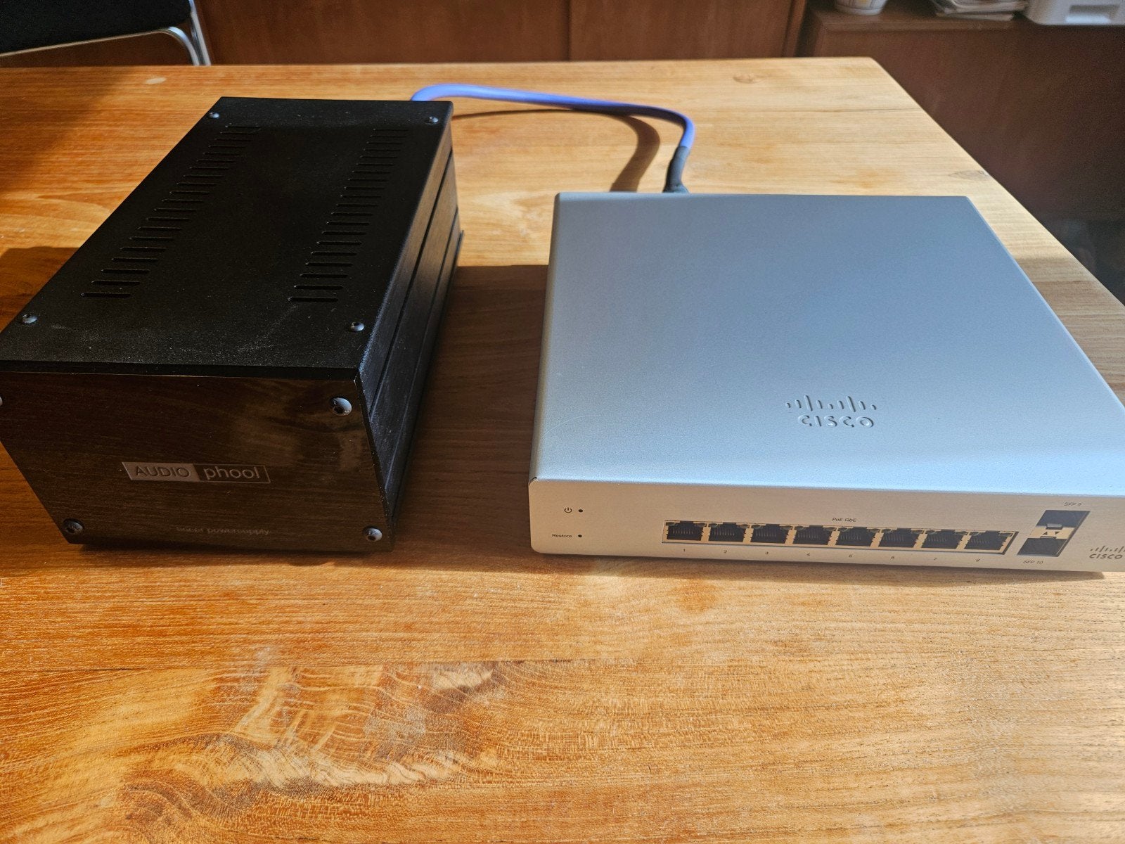 Cisco Meraki switch met Audiophool PSU en Furutech dc kabel, Ophalen of Verzenden, Zo goed als nieuw