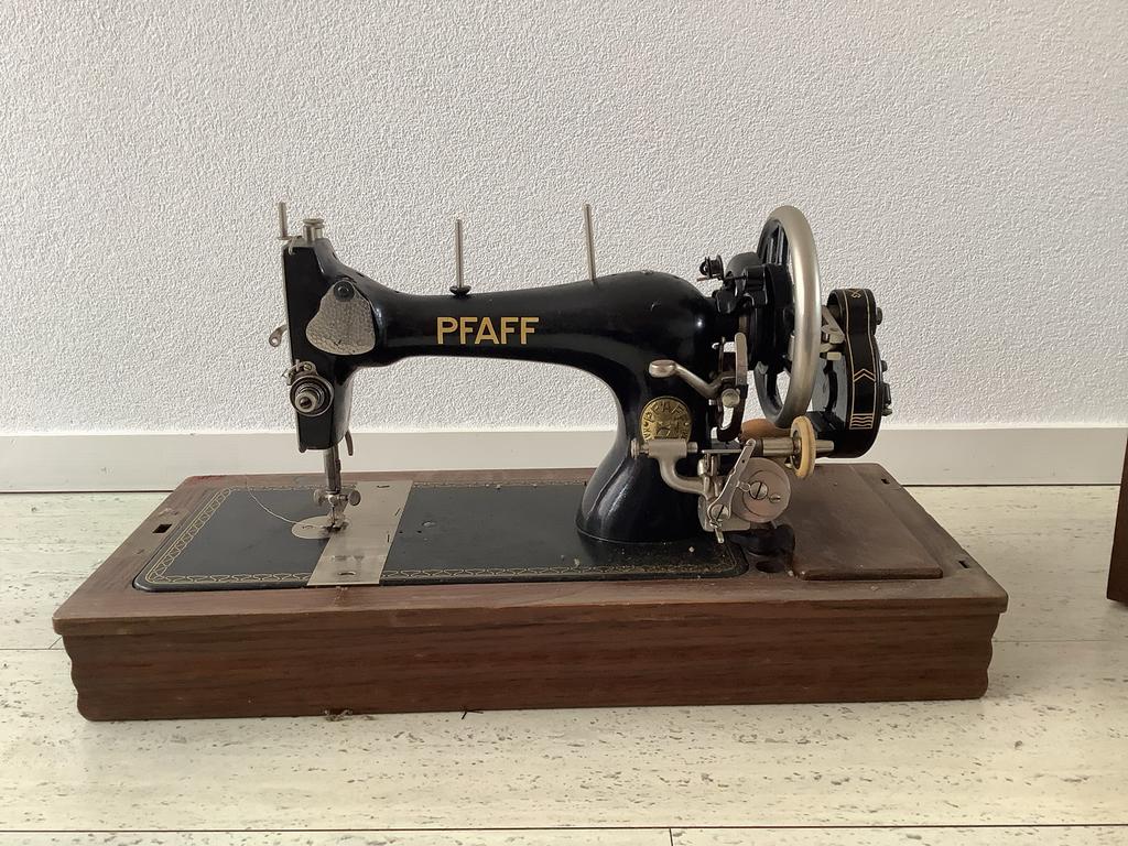 Antieke Pfaff Naaimachine - Decoratief en Functioneel, Hobby en Vrije tijd, Naaimachines en Toebehoren, Gebruikt, Naaimachine