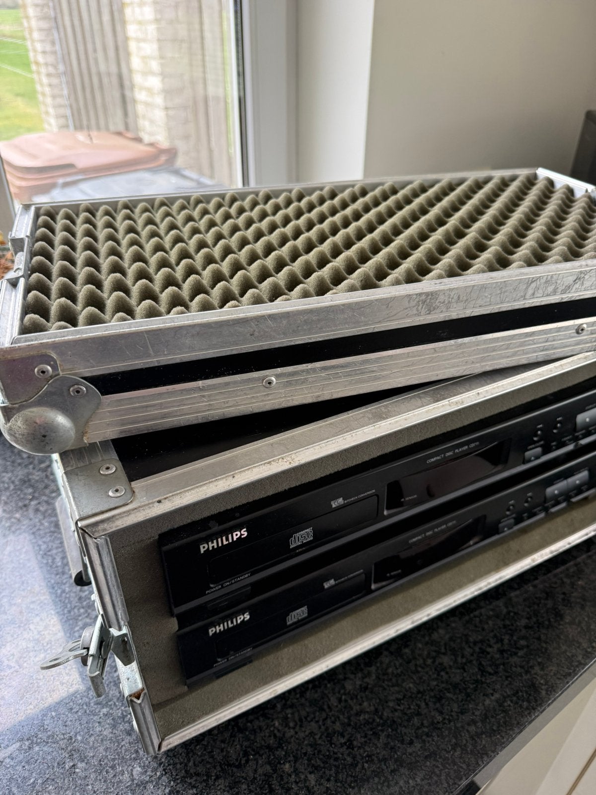 2 stuks Cd speler Philips CD711 in flightcase, Audio, Tv en Foto, Cd-spelers, Ophalen, Zo goed als nieuw, Philips