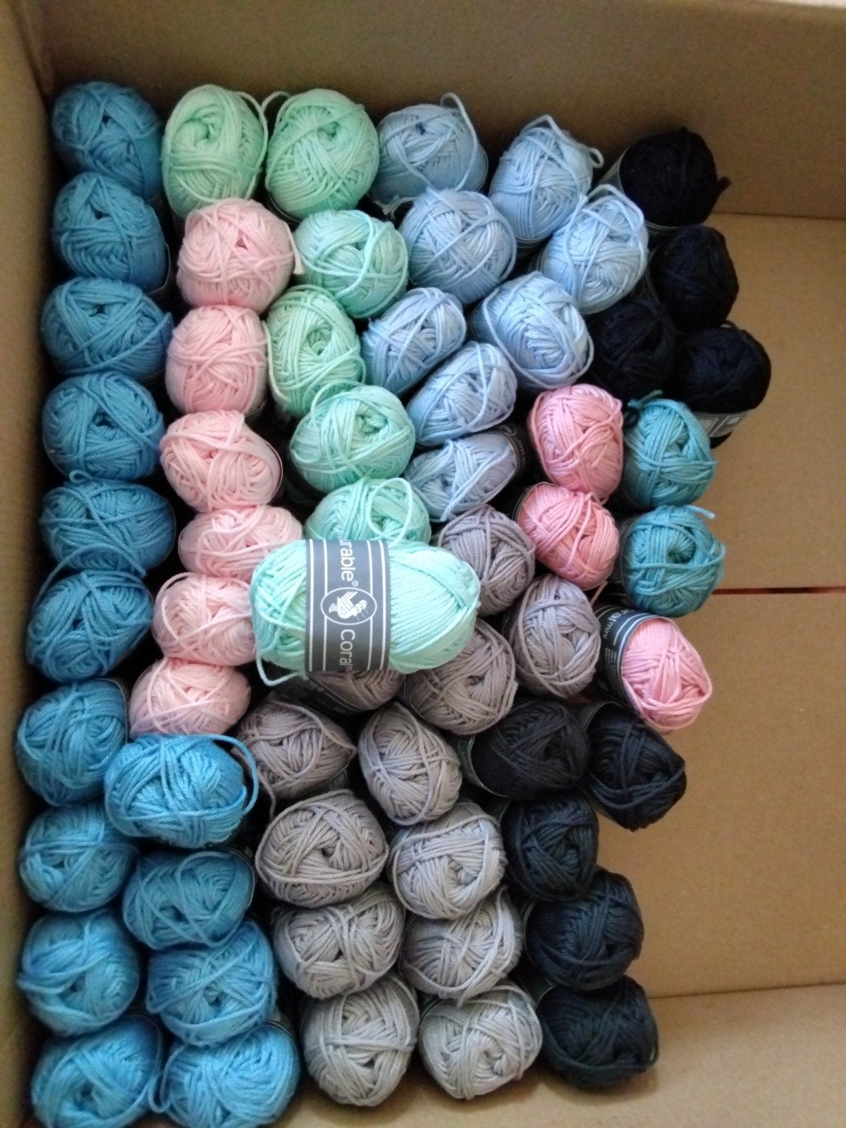 Grote partij Durable Coral garen - 9 kleuren, 20 grams, 50 m, Verzenden, Nieuw, Breien of Haken, Wol of Garen