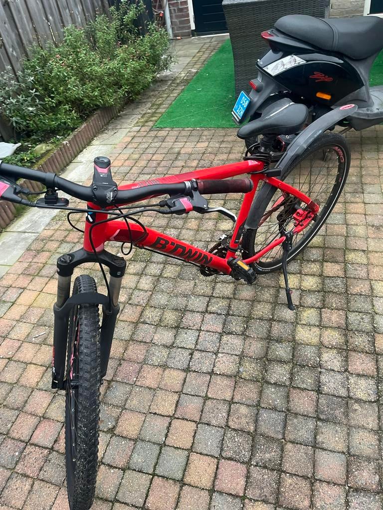 B'Twin Rockrider Mountainbike - Rood (Gebruikt), Gebruikt, Hardtail, Heren, Schijfrem