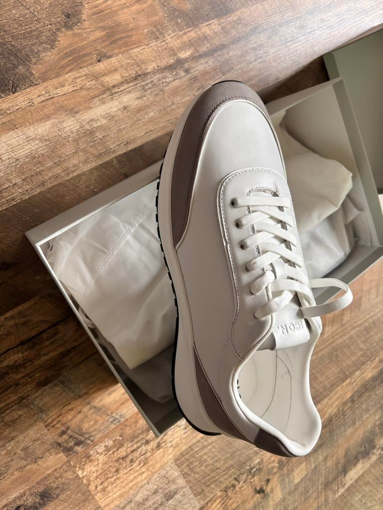 ICON. sneakers, maat 44, wit met grijs, nieuw in doos, Ophalen, Nieuw, Wit, Sneakers of Gympen