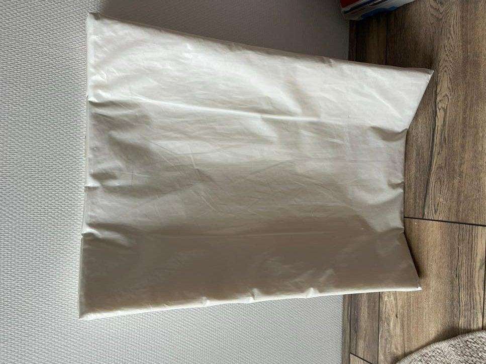 Aankleed kussen, Wit, Ophalen, Zo goed als nieuw, Kleed of Kussen