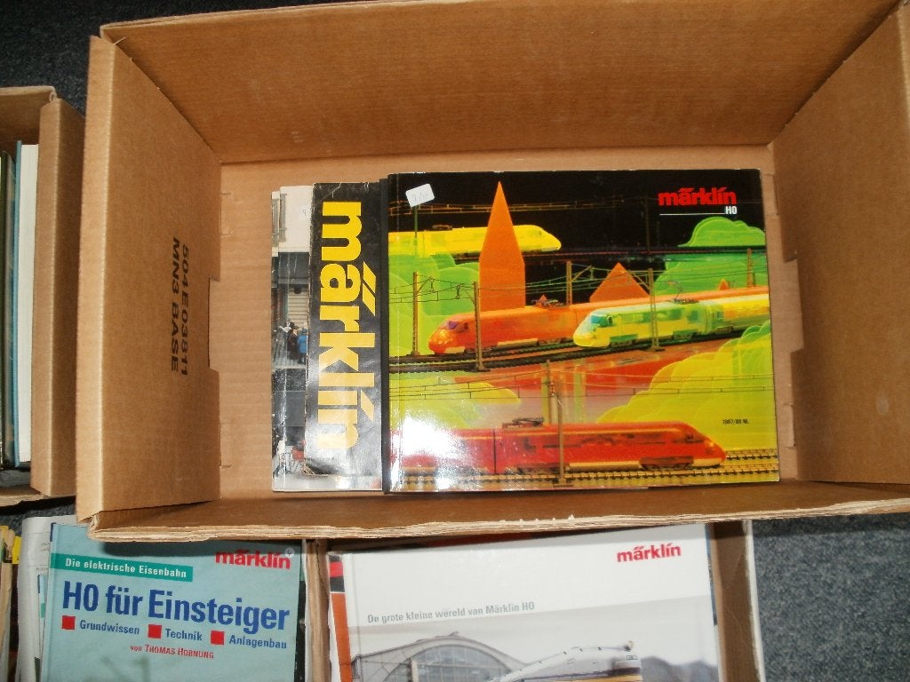 Mega Partij Ho Marklin/Fleischman,lima,trix div.catalogussen, Hobby en Vrije tijd, Modeltreinen | H0, Ophalen, Wisselstroom, Gebruikt