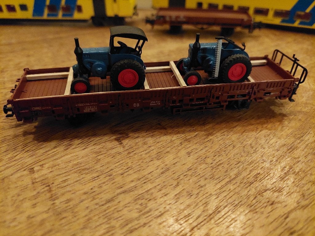 Marklin h0 lage bak wagen met 2 tractoren, Hobby en Vrije tijd, Modeltreinen | H0, Wisselstroom, Verzenden, Wagon, Zo goed als nieuw
