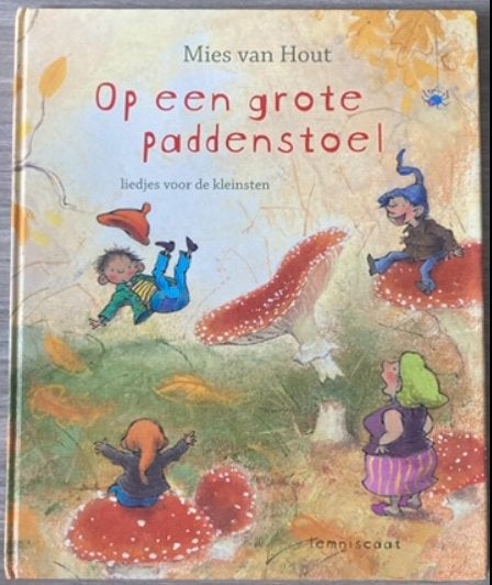 Op een grote paddenstoel + Audio - Mies van Hout, Boeken, Ophalen of Verzenden, Gelezen, 3 tot 4 jaar