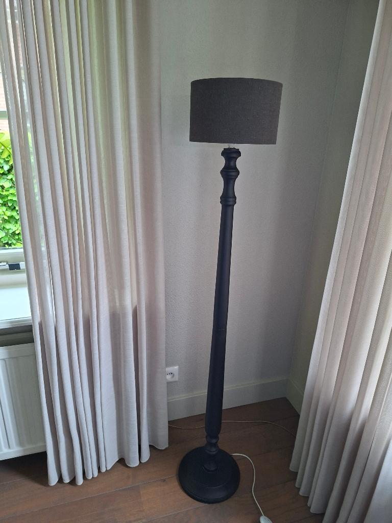 Vloerlamp met kap van Aura Peeperkorn, Ophalen, Zo goed als nieuw, Hout, 100 tot 150 cm