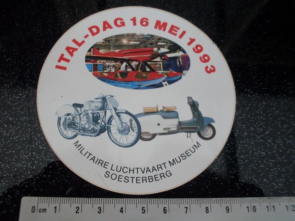 sticker ital-dag 1993 luchtvaart museum soesterberg leger, Verzenden, Zo goed als nieuw, Bedrijf of Vereniging