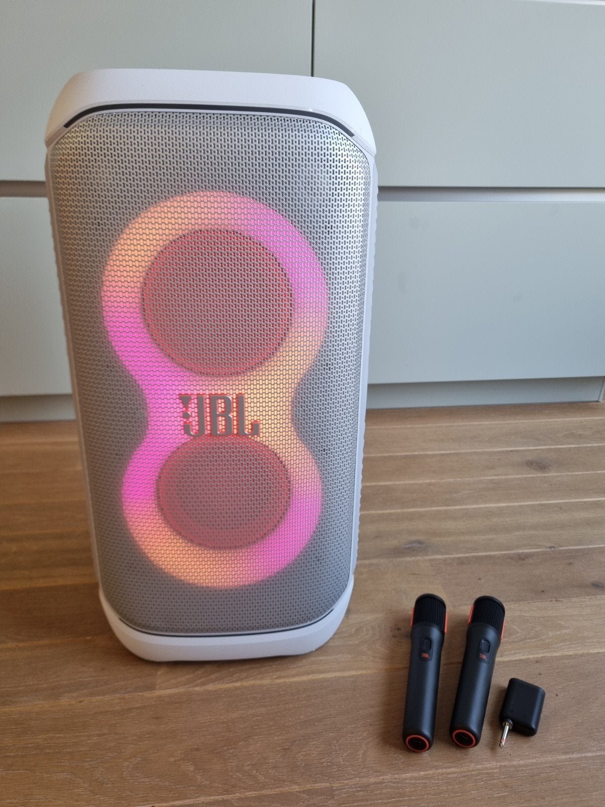 Te huur JBL Partybox Maastricht, JBL, Party speaker, Zo goed als nieuw, Inclusief kabels