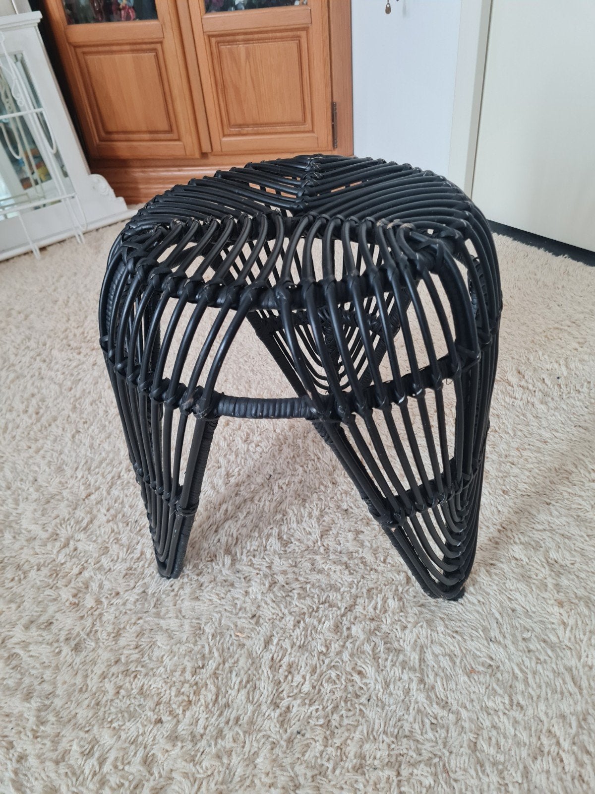 Zwarte rotan kruk / bijzettafel, Huis en Inrichting, Ophalen of Verzenden, Zo goed als nieuw, Overige materialen