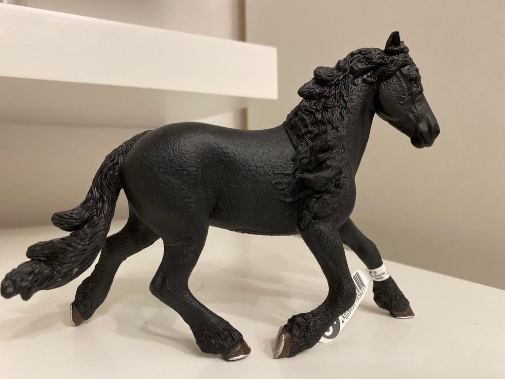 Schleich Fries met Vaan ~ 13975, Verzamelen, Dierenverzamelingen, Ophalen of Verzenden, Zo goed als nieuw, Paard, Beeldje of Figuurtje