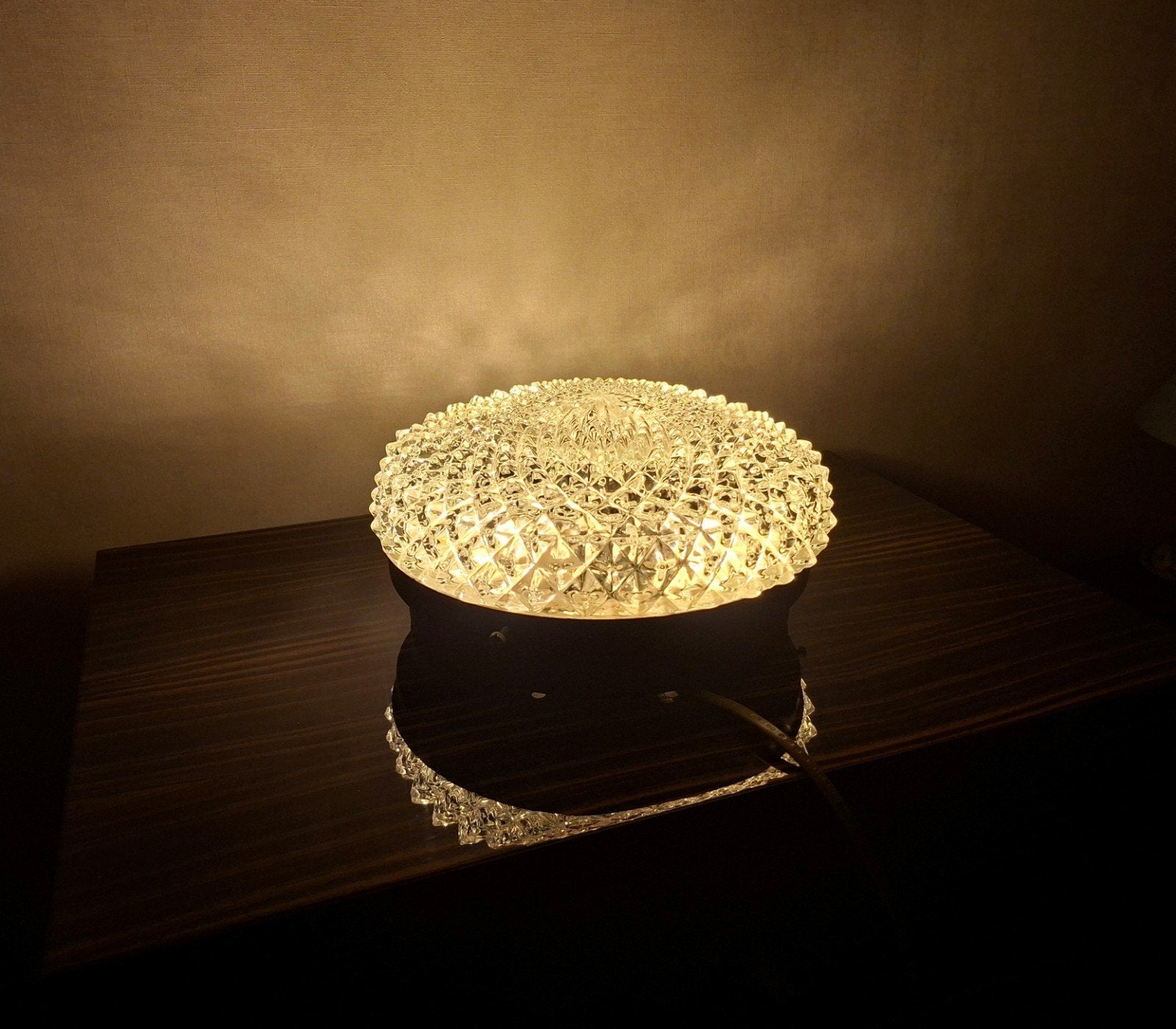Vintage plafondlamp met schitterend reliëfglas, Gebruikt, Jaren 70, Glas, Plafondlamp
