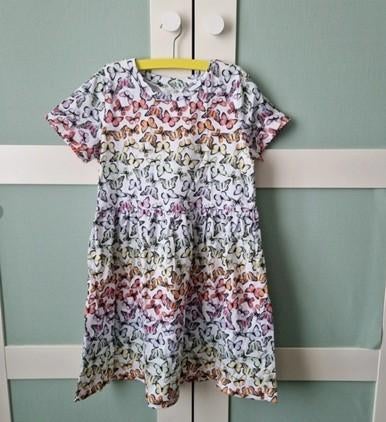 Jurk met vlinders 128, Kinderen en Baby's, Kinderkleding | Maat 128, Ophalen of Verzenden, Nieuw, Meisje, Jurk of Rok