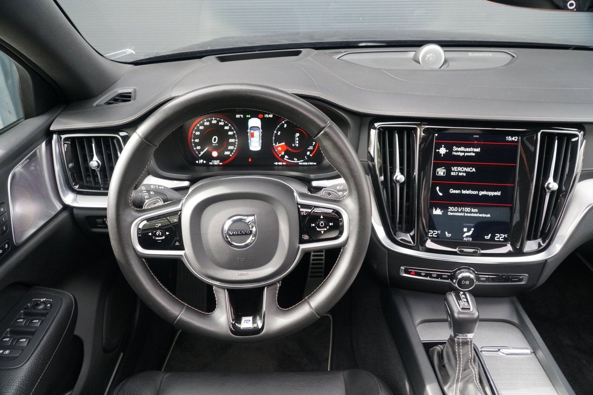 Volvo S60 2.0 T5 R-Design 250PK! PANO|BOWER&WILKINS|TREKHAAK, Auto's, Dealer onderhouden, 15 km/l, 4 cilinders, 1969 cc