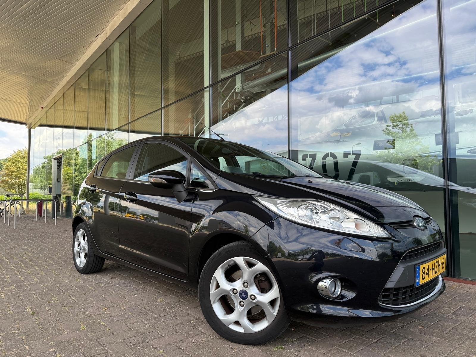 Ford Fiësta 1.4 97 PK 1 e Eigenaar+Cruise+Navi, Auto's, Ford, Voorwielaandrijving, 40 €/maand, Zwart, Origineel Nederlands