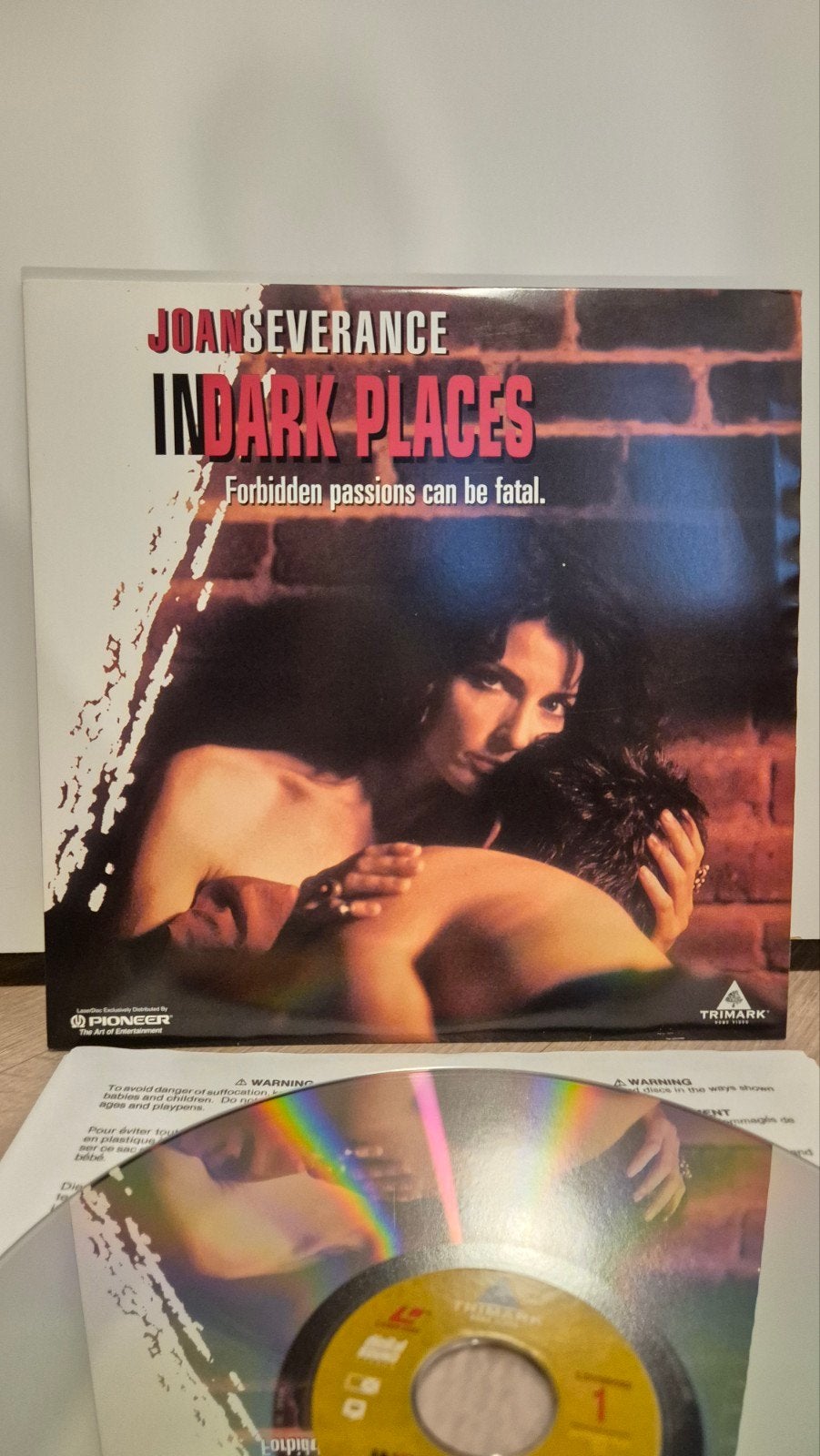 In Dark Places Laserdisc, Film en Theater, Ophalen of Verzenden, Zo goed als nieuw, Overige typen