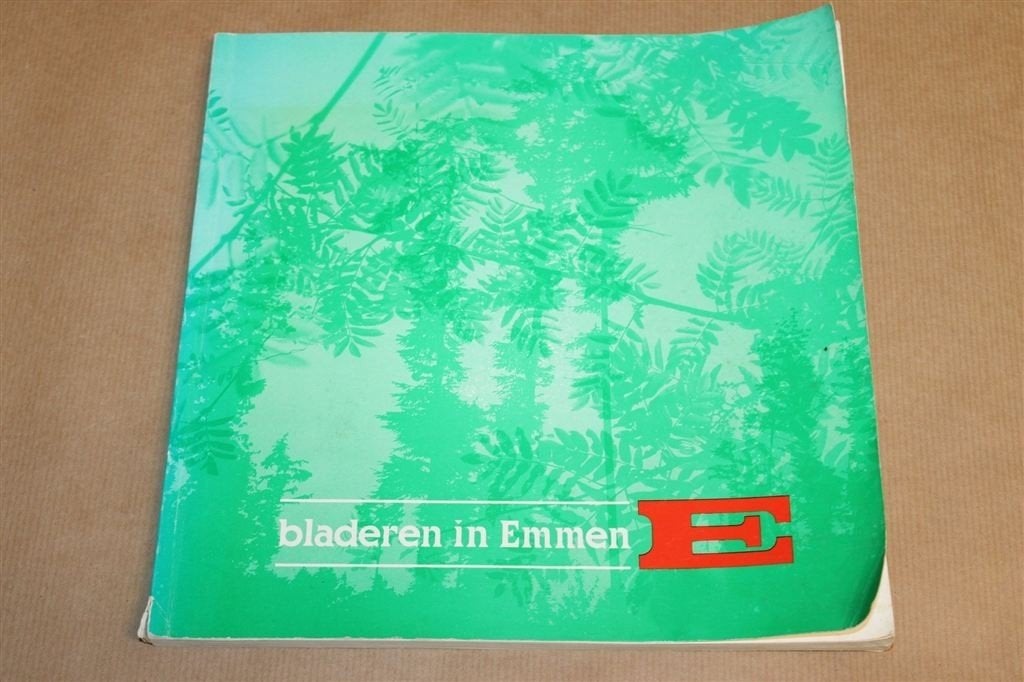 Bladeren in Emmen — VVV Uitgave 1979,, Boeken, Ophalen of Verzenden, Gelezen