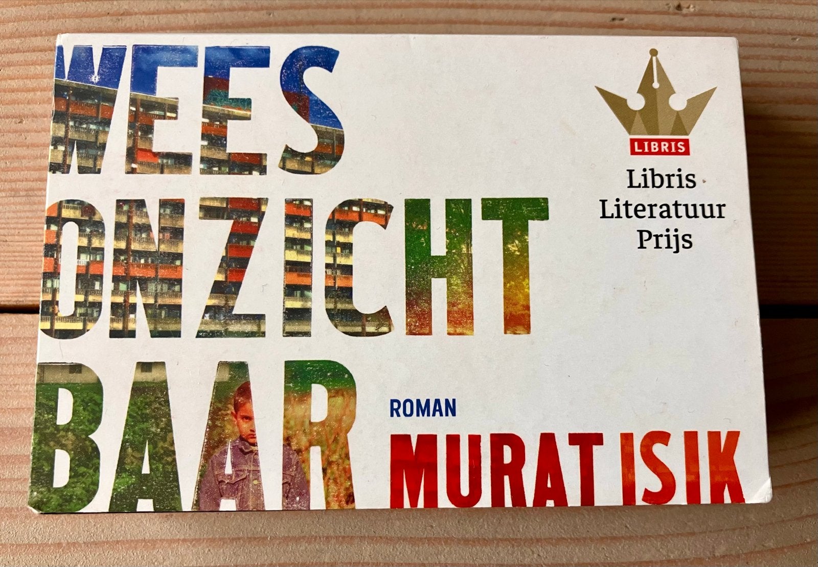 Wees Onzichtbaar - Murat Isik (Dwarsligger), Boeken, Ophalen of Verzenden, Gelezen, Nederland