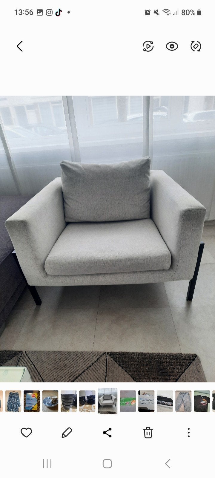 Moderne grijze fauteuil met metalen poten, Modern, Eigentijds, 75 tot 100 cm, Ophalen of Verzenden, Zo goed als nieuw