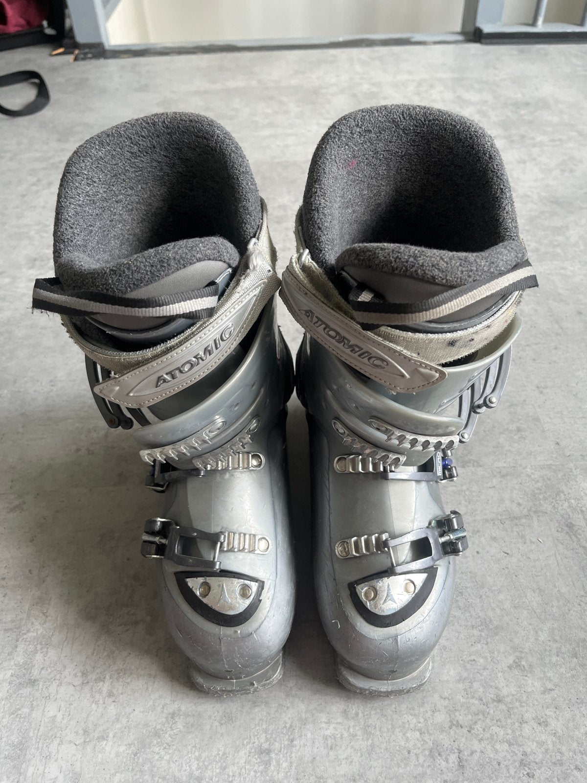 Atomic skischoenen, maat 39, Sport en Fitness, Skiën en Langlaufen, Ophalen, 160 tot 180 cm, Gebruikt, Schoenen