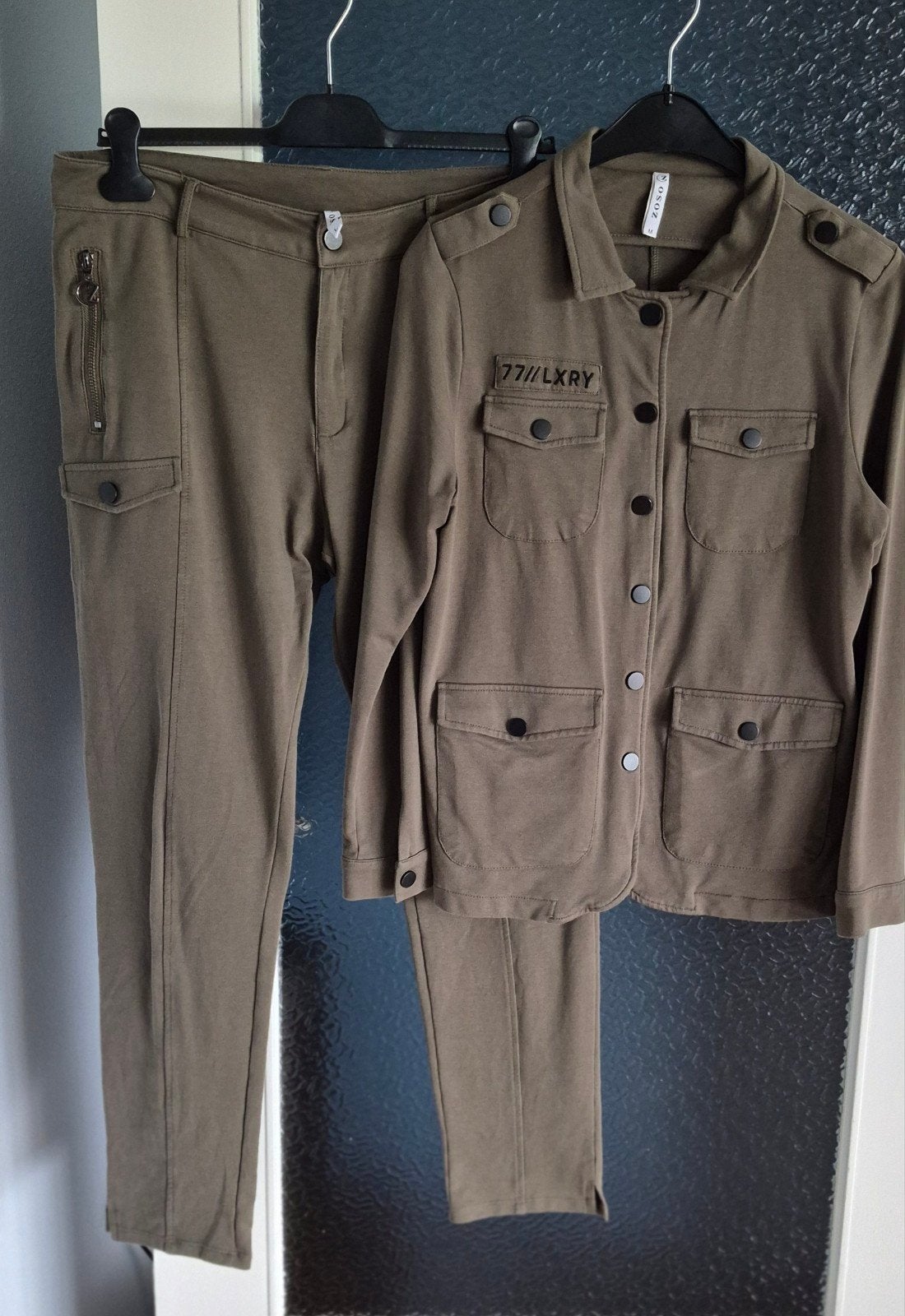 Zoso pak, 2 delig Army groen, Ophalen of Verzenden, Zo goed als nieuw, Groen, Lang