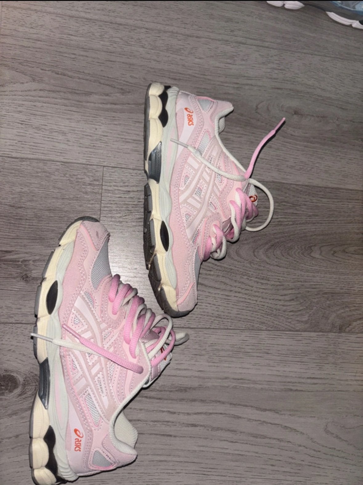 Asics gel nyc pink (double laced), Kleding | Heren, Schoenen, Overige kleuren, Ophalen of Verzenden, Sneakers of Gympen, Zo goed als nieuw