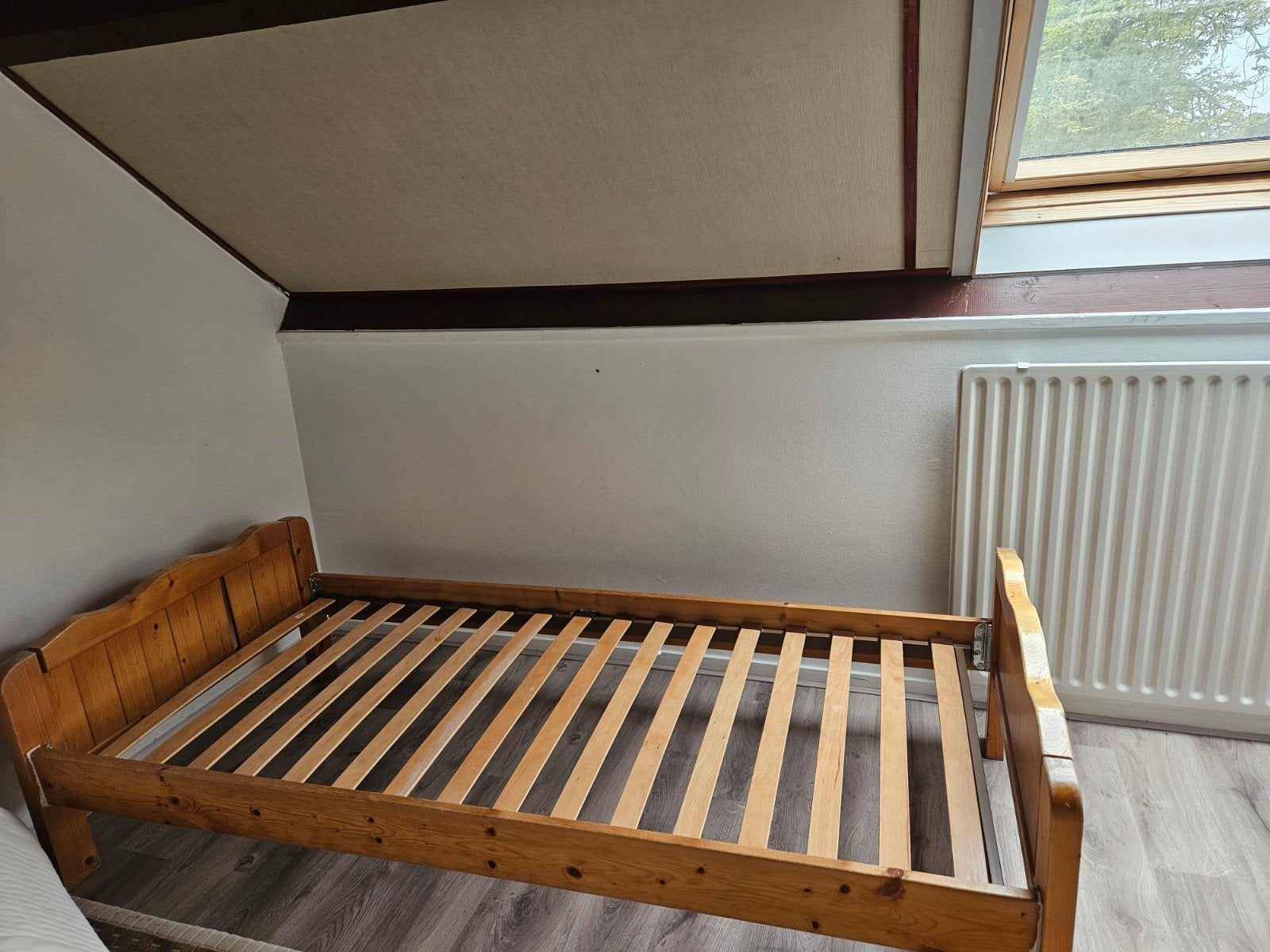Houten eenpersoonsbed met lattenbodem, Ophalen, Gebruikt, 90 cm, Eenpersoons
