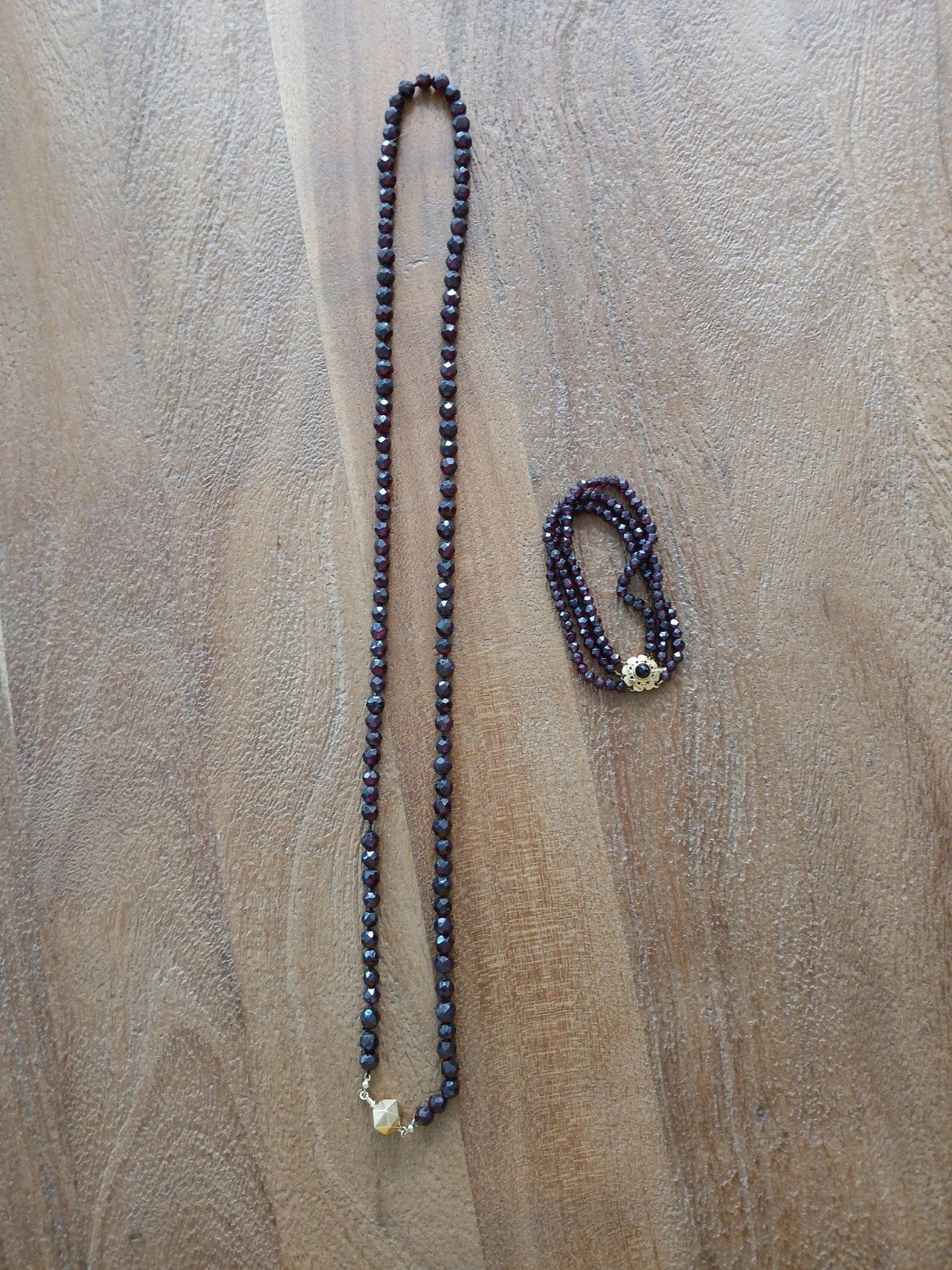Granaten collier 40 cm en armband met gouden sluitingen, Sieraden, Tassen en Uiterlijk, Kettingen, Ophalen