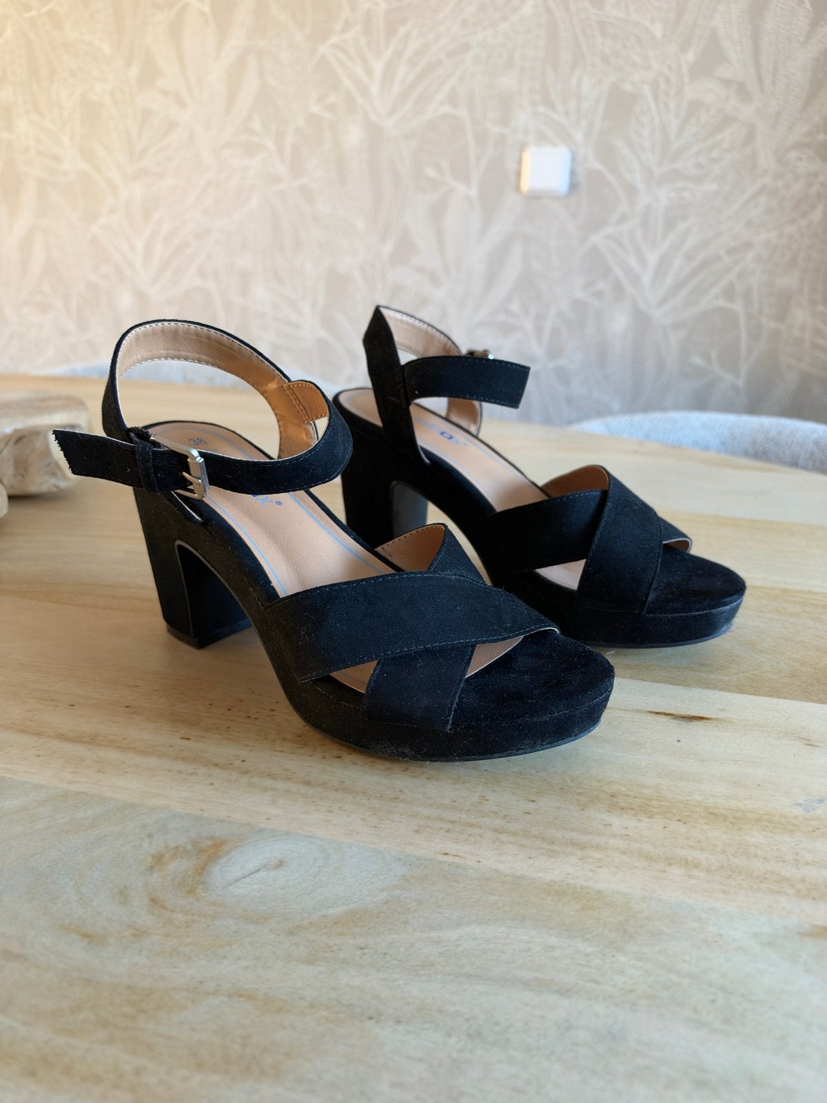 Zgan zwarte hak sandalen maat 38, Zwart, Zo goed als nieuw, Sandalen of Muiltjes, Ophalen of Verzenden