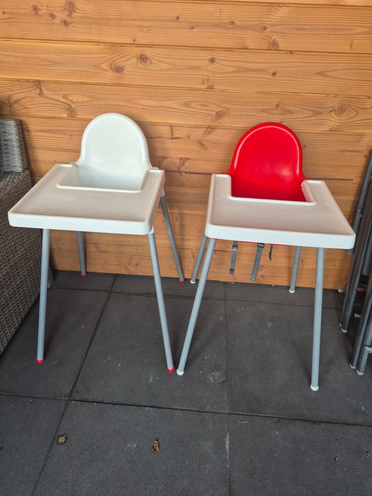 IKEA Antilop kinderstoelen (wit en rood), Ophalen, Gebruikt, Overige typen, Afneembaar eetblad