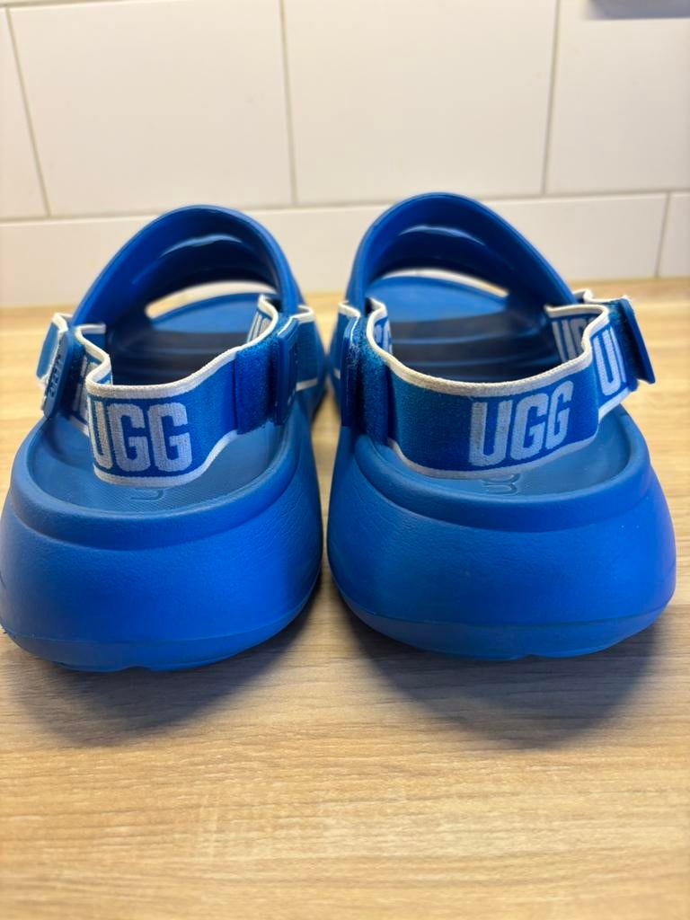 UGG SANDALEN MT 44-45, Ophalen of Verzenden, Zo goed als nieuw, Blauw, Sandalen