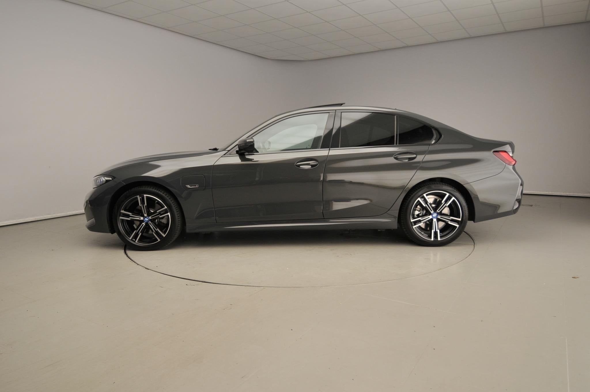 BMW 3 Serie Sedan 320e | M-Sportpakket | LED | Navigatie | A, 1998 cc, Gebruikt, 4 cilinders, Met garantie (alle)