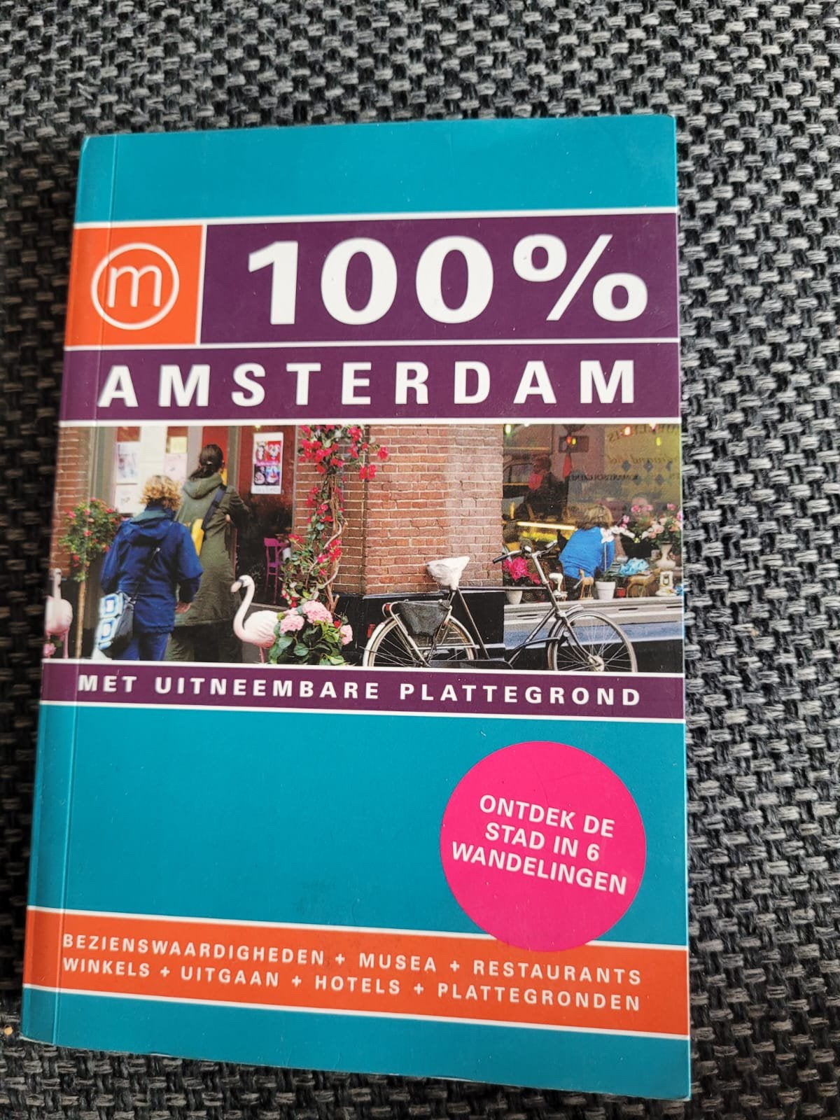 Sascha de graaf - 100% amsterdam, Ophalen of Verzenden, Reisgids of -boek, Benelux, Gelezen