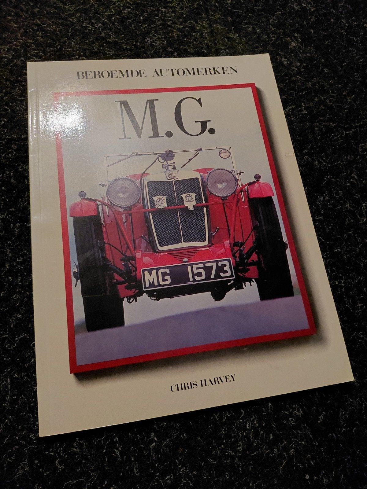 Boek: Beroemde Automerken - M.G. door Chris Harvey, Boeken, Ophalen of Verzenden, Gelezen, Overige merken, Chris Harvey