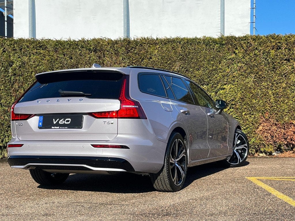 Volvo V60 T6 Plug-in hybrid AWD Plus Dark | Panoramadak | Ha, Auto's, Volvo, Automaat, 4 cilinders, 180 min, Zilver of Grijs