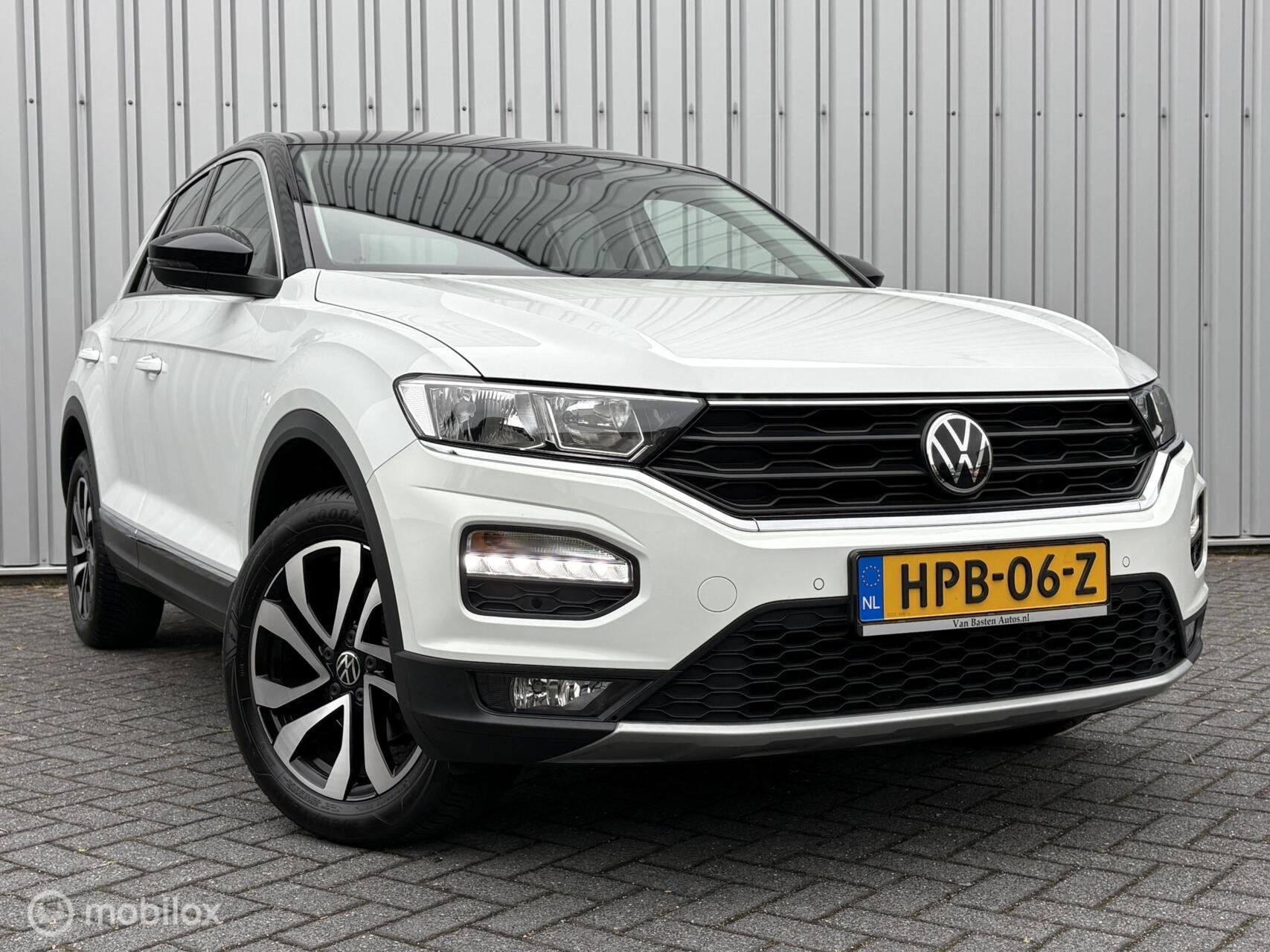 Volkswagen T-Roc 1.5 TSI Active | Aut | Trekhaak | Camera |, 1254 kg, 4 cilinders, 150 pk, Leder en Stof