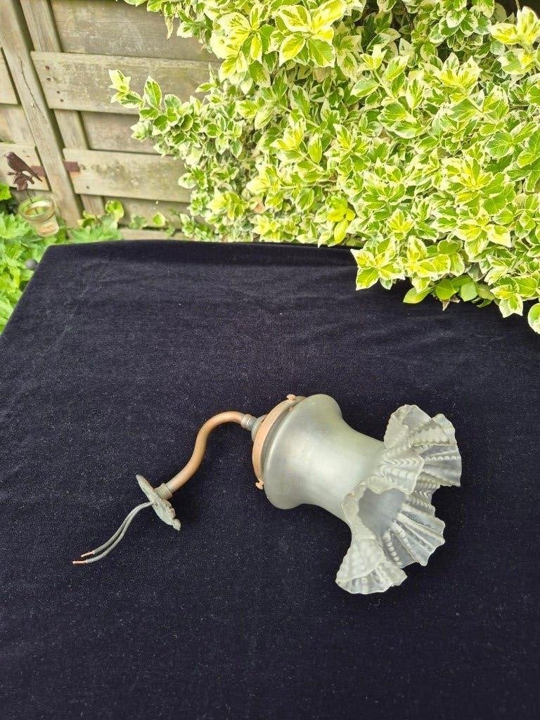 Antiek - Wandlamp - Koper - Glazen Kapje - Art Nouveau stijl, Meerkleurig, Ophalen of Verzenden, Glas, Inclusief lichtbron
