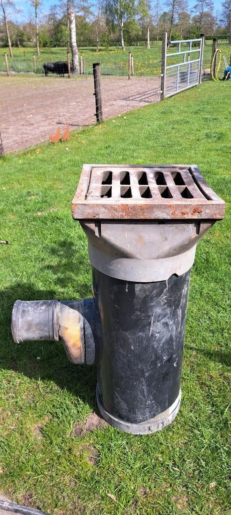 Straatkolk, Doe-het-zelf en Verbouw, Buizen en Afvoer, Ophalen, Pvc, Zo goed als nieuw, Minder dan 2 meter