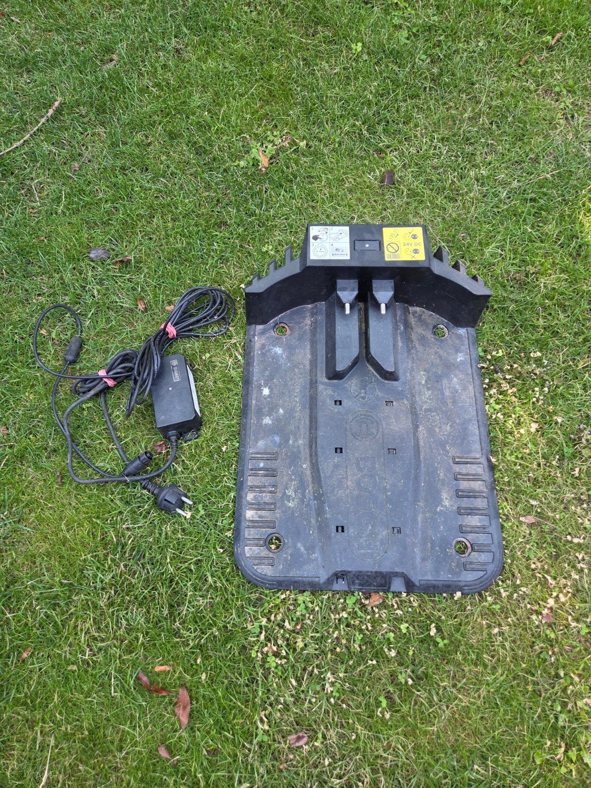 Bosch Indego basisstation met stroomkabel, getest, Ophalen, Gebruikt, Accu-grasmaaier, 30 t/m 39 cm