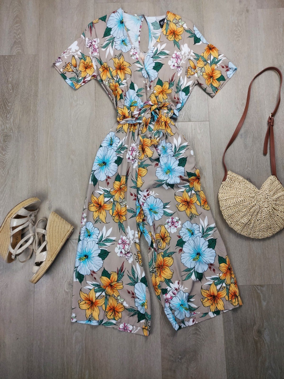 Hell Bunny Pattaya Bloemenprint Jumpsuit Beige XS Nieuw, Kleding | Dames, Jumpsuits, Verzenden, Beige, Nieuw, Hell Bunny