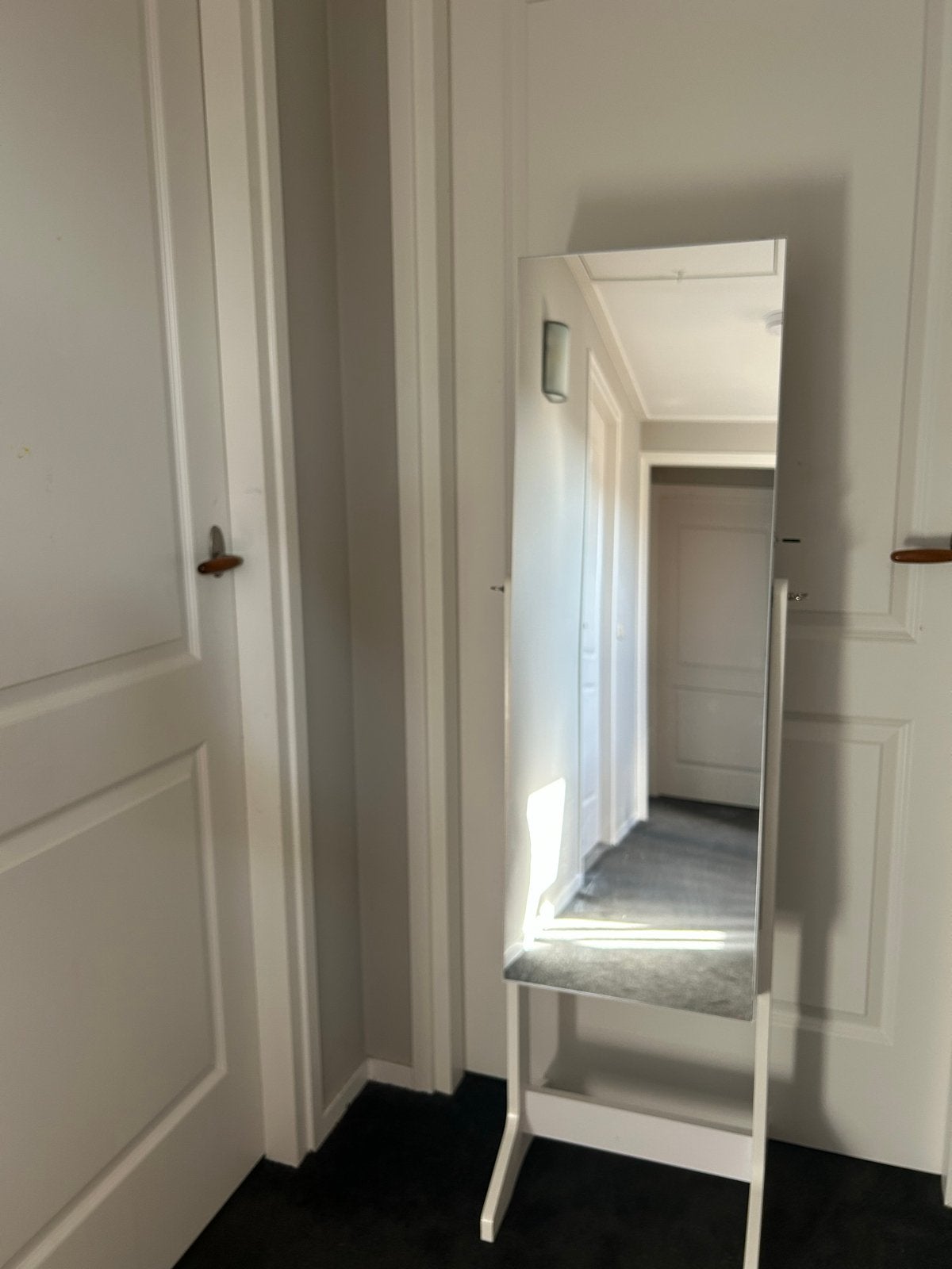 Passpiegel met sieradenopslag en slot