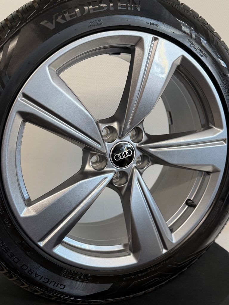 DEMOSET 19” Audi Q3 velgen + all season banden, 255 mm, Banden en Velgen, Nieuw, All Season