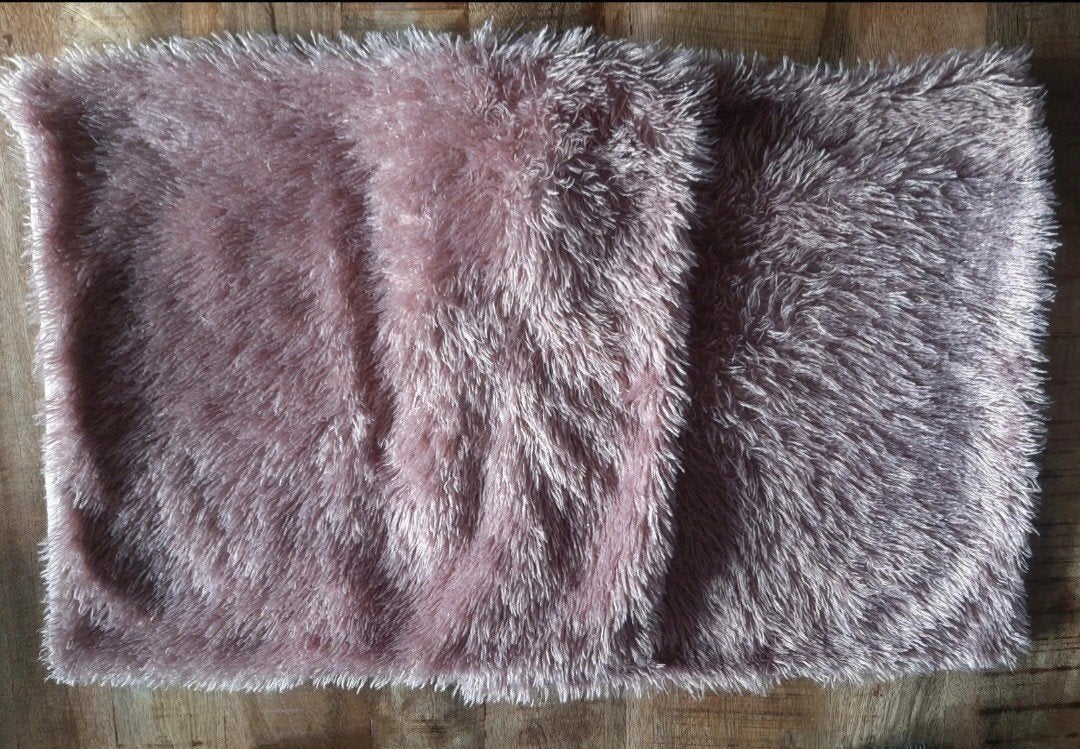 Zacht Roze Faux Fur Kussenhoes - Comfortabel & Stijlvol, Huis en Inrichting, Stoffering | Tapijten en Kleden, Minder dan 50 cm
